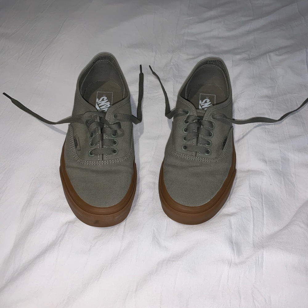 Women’s 8.5 Men’s 7 green w/ gum sole VANS